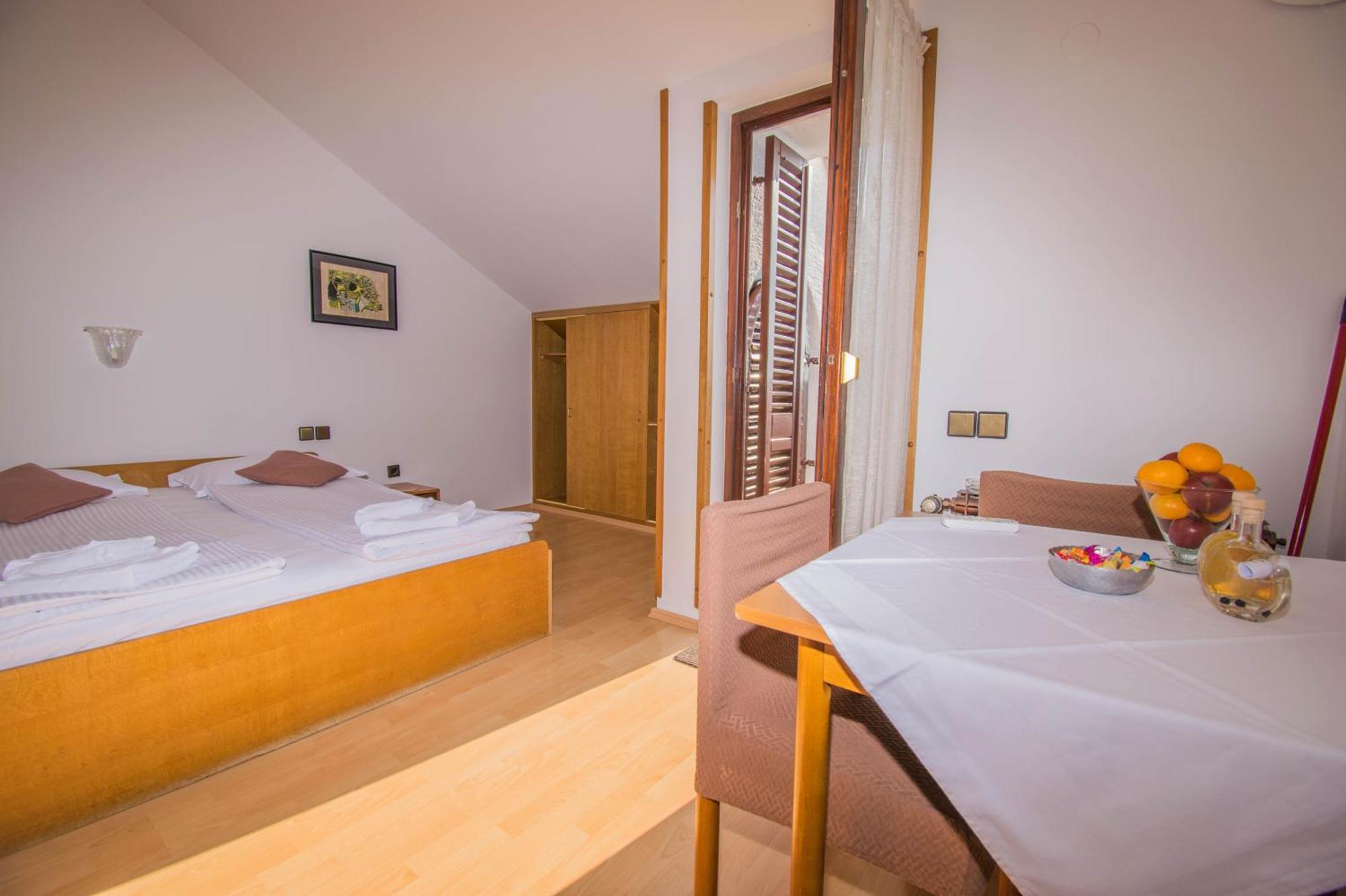 Apartments Punta & Vista In Krk Крк Экстерьер фото