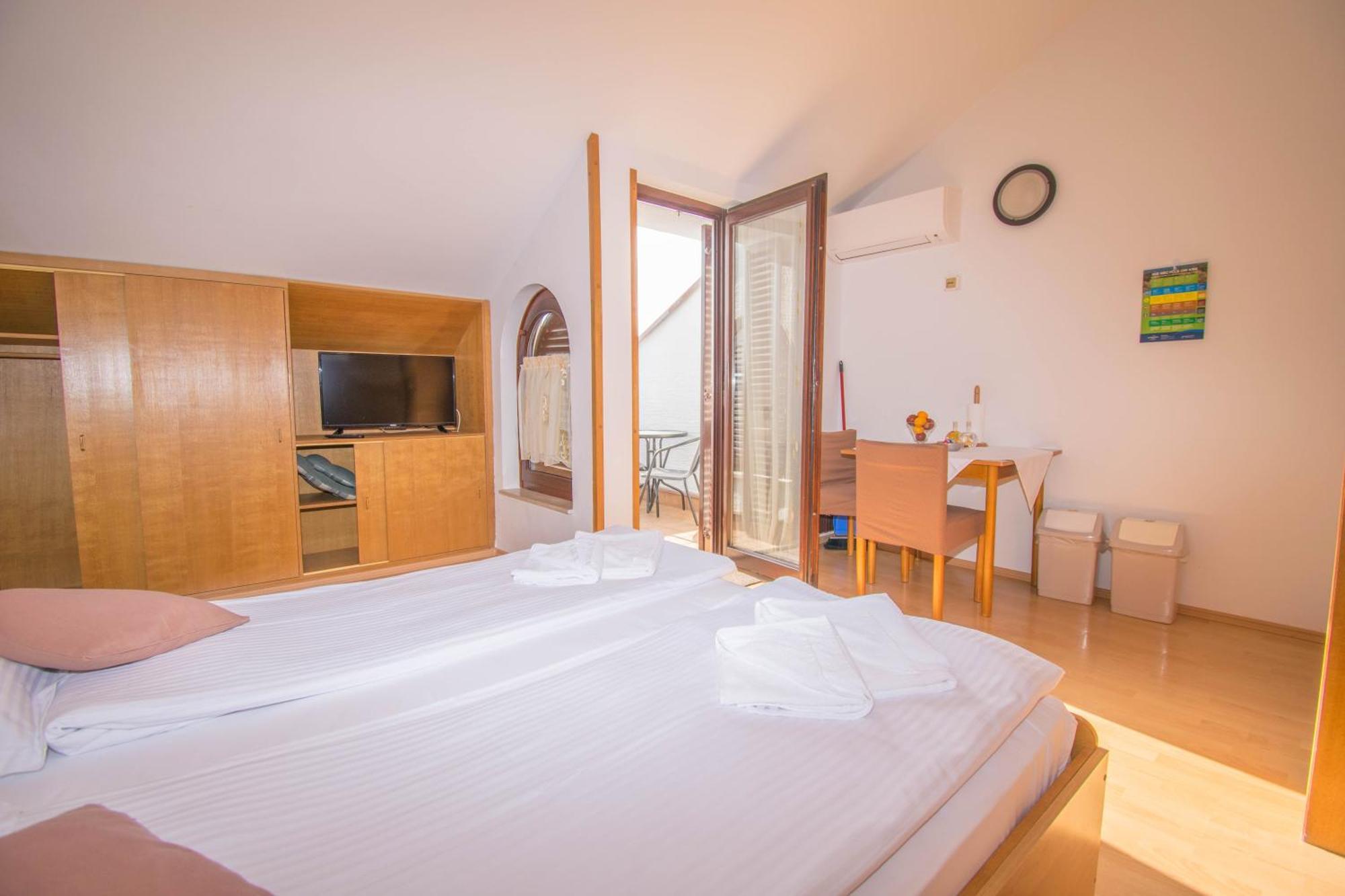 Apartments Punta & Vista In Krk Крк Экстерьер фото